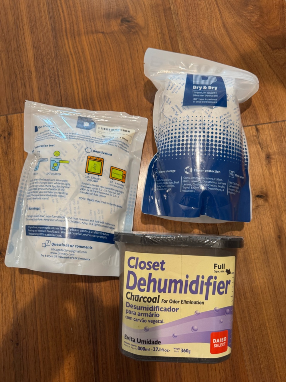 Closet Dehumidifier & 2 Packs of 3 gram x100 silica gel packets
